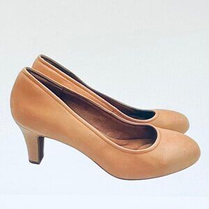 Sofft Lana Brand Pumps with Leather Upper in Golden Tan (8W) New, no tag or box
